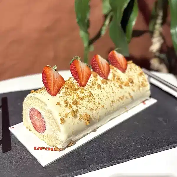 Çilekli Baton Pasta